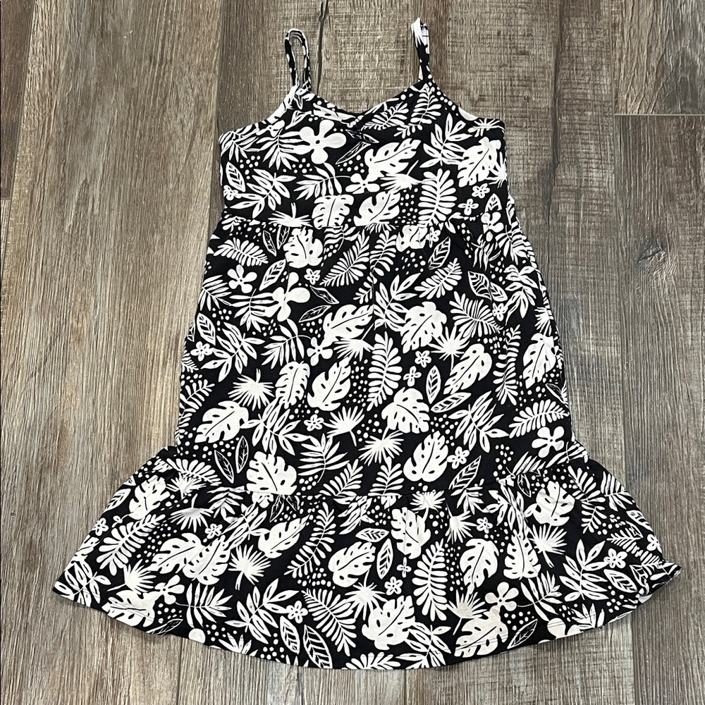Girls Old Navy Floral Black/White Dress With Pockets. Like New. 10-12